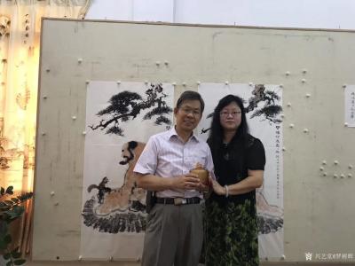 罗树辉生活-今天“三剑客”小型雅聚，一边听歌，一边踏着音乐的节奏与韵律，挥毫泼墨，不亦乐乎。【图6】