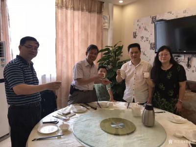 罗树辉生活-今天“三剑客”小型雅聚，一边听歌，一边踏着音乐的节奏与韵律，挥毫泼墨，不亦乐乎。【图7】