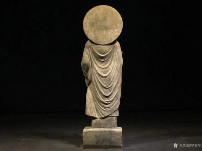 罗邵华收藏-犍陀罗  印度佛 背光式
尺寸 ；高94宽30// 青石
佛像呈站姿 开脸清【图2】