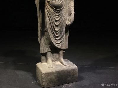 罗邵华收藏-犍陀罗  印度佛 背光式
尺寸 ；高94宽30// 青石
佛像呈站姿 开脸清【图6】