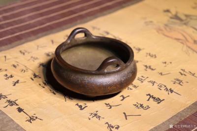 明清古艺收藏-崇祯——香炉，尺寸直径11高5cm，紫铜。褒奖浑厚，器型典雅，桥耳炉，落款清晰。【图1】