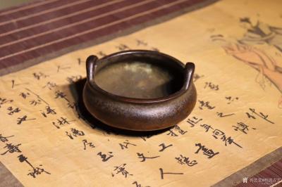 明清古艺收藏-崇祯——香炉，尺寸直径11高5cm，紫铜。褒奖浑厚，器型典雅，桥耳炉，落款清晰。【图3】