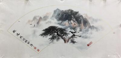 罗树辉日记-新创作扇面《远观》，国画苍松，请欣赏【图1】