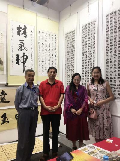 梅丽琼生活-北京艺术博览会， 天南海北金秋围，却道千里南飞北，墨缘聚客心相随。文/梅丽琼，秋【图3】