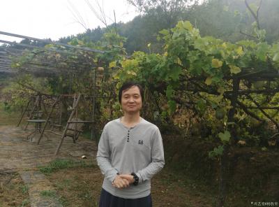 杨牧青日记-悠然谷行吟
杨牧青

秋露田园心身安，
枝头鹊儿叫声欢，
葫芦架下问前【图4】