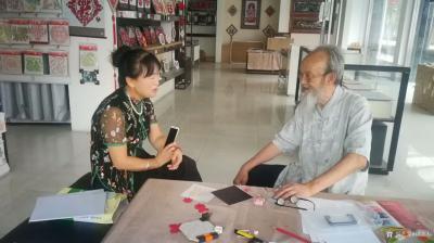 洪志标生活-昨天下午3点半我乘班车到达上海世界非遗文化城,受到中国剪纸博物馆执行副主任尤彩俠【图4】