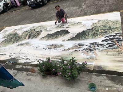 粟盛林日记-这炎热的夏天在室外绘画就是汗水、雨水、自来水加彩墨之间的相互交融绘制而成的巨幅山【图2】