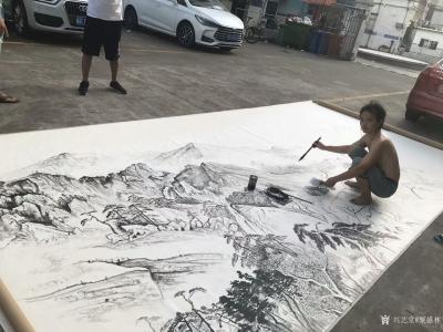 粟盛林日记-这炎热的夏天在室外绘画就是汗水、雨水、自来水加彩墨之间的相互交融绘制而成的巨幅山【图4】