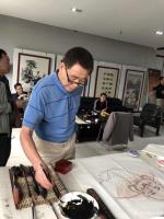 艺术家尚建国生活:昨夜星辰借佛光，
今晨禅雨沐吉祥。
幸遇兄台三两位，
【图1】