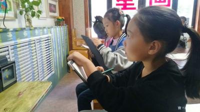 刘永铎收藏-认真起来的可爱！
都说认真工作的人，专注的人都很可爱！你们发现了吗？场景处理重【图1】