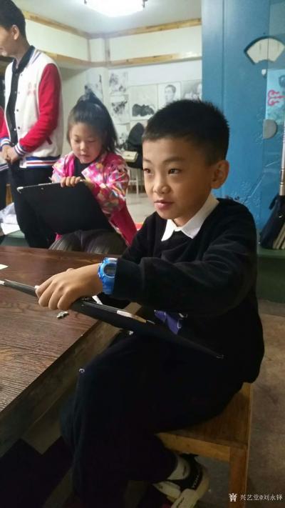 刘永铎收藏-认真起来的可爱！
都说认真工作的人，专注的人都很可爱！你们发现了吗？场景处理重【图2】