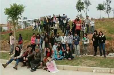 王晓鹏生活-在广西艺术学院……和学生一起总是开心的。
祝你们天天快乐！【图2】