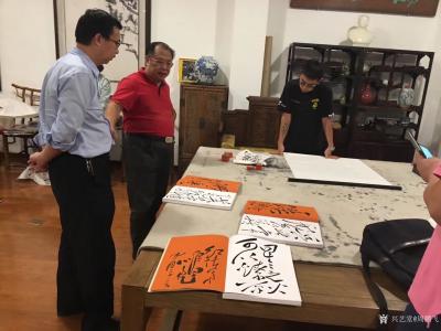 周鹏飞日记-忽因酒喝鸣心虎，念移星轨动天枢。
举杯浪饮欲吞海，诗狂屠龙演鲲鱼。
秋帆迪梦【图3】