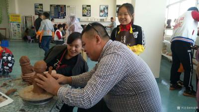 刘永铎收藏-笑容，专注，显得温馨，爱意满满，国庆邀你泥巴行。“热烈欢迎音和画室家长与孩子共同【图6】