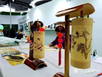 柏波收藏-蓬溪某乡镇上16人靠几把麦秆脱了贫，背后原因令人赞叹不已!
麦秆画，顾名思义，【图4】