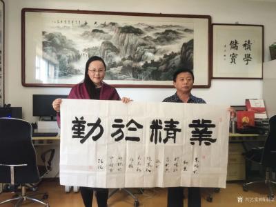 梅丽琼收藏-10月6日下午王羲之书画院袁总请我写幅隶书对联《书有未曾经我读，事无不可对人言》【图1】