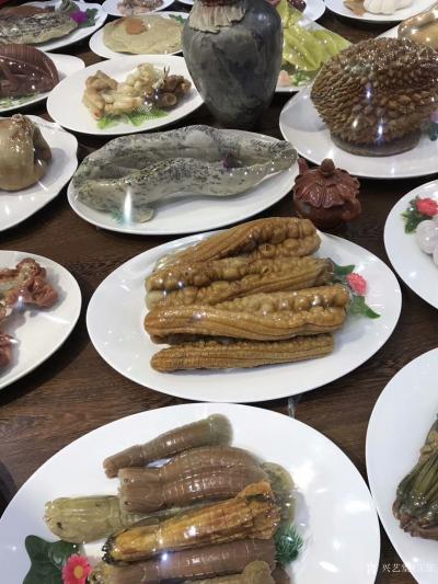 汪琼生活-在福州近距离欣赏世界吉尼斯纪录用寿山石雕刻的满汉全席！在福州政协书画院作画合影留【图3】