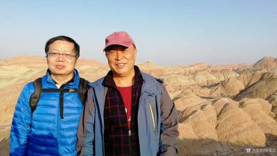 秦发艺生活-七彩丹霞风景区。
七彩丹霞地貌群位于甘肃省张掖市临泽县倪家营乡南台村，平均海拔【图1】