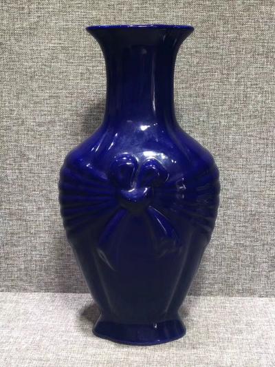 罗邵华收藏-瓷器《霁蓝包袱瓶》清朝晚期，包袱瓶此尊造型独特，胎体密实，瓷质细腻，瓶口至腰部为【图1】