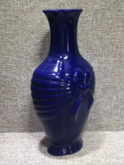 罗邵华收藏-瓷器《霁蓝包袱瓶》清朝晚期，包袱瓶此尊造型独特，胎体密实，瓷质细腻，瓶口至腰部为【图4】