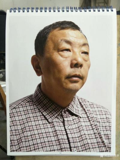 覃莽日记-课堂示范画人物肖像（头像）素描练习，第二幅
，小年轻脸太光滑，好难画！把你他画【图1】