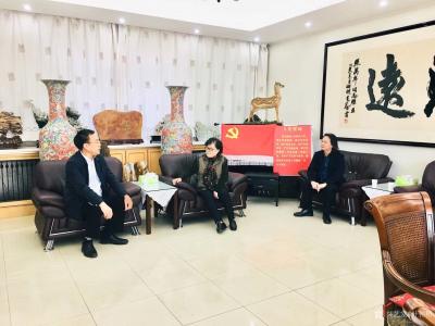 叶仲桥生活-国画《玉堂富贵》被张万年夫人收藏。
今天（10月26日）上午吉时，在原军委张万【图2】