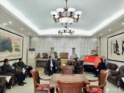 叶仲桥生活-国画《玉堂富贵》被张万年夫人收藏。
今天（10月26日）上午吉时，在原军委张万【图4】