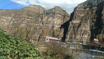 杨牧青日记-感恩摄影之美一一面南而望，基地对面是大金佛站以慧眼相视，后面是红尊渔塘农家，左【图4】