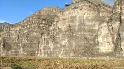 杨牧青日记-感恩摄影之美一一面南而望，基地对面是大金佛站以慧眼相视，后面是红尊渔塘农家，左【图8】