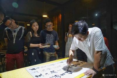 石广生日记-《送程磊兄之随州》友石广生作
寒潮越南岭，铁龙望北驰。
千里酬道义，桃园有相【图1】