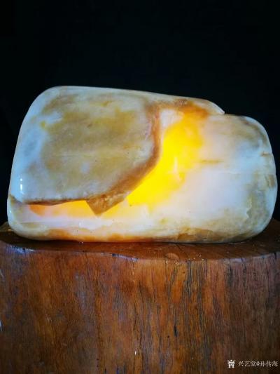 孙传海收藏-收藏品奇石欣赏，这是从海滩(南海)捡回几块宝石有透光的玉石，有绿宝石，有鸡血石，【图3】