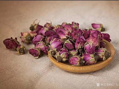 石广生日记-诗歌新作：《七绝 • 玫瑰花茶》
  习书于暨大，同窗通兄者携玫瑰花茶以飨。闻【图2】