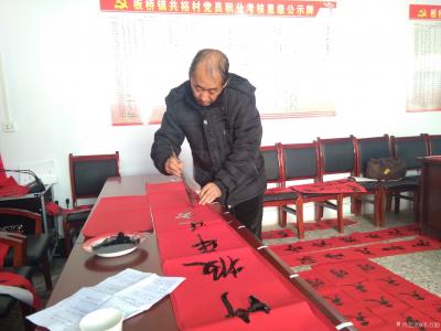 李万勤日记-喜迎新春韩城市板桥镇共裕村特邀韩城书法名家书写春联【图6】