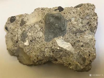 石广生收藏-整理老物件，再见峥嵘岁月。
  整理老物件，发现当年从柏林带回的柏林墙砖，转眼【图2】