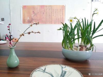 马晓薇日记-梅花作骨水仙姿，想见晴窗点笔时，添写朱英嫣欲哭，女儿何用卖胭脂。静物写生画作品分【图1】