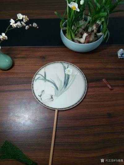 马晓薇日记-梅花作骨水仙姿，想见晴窗点笔时，添写朱英嫣欲哭，女儿何用卖胭脂。静物写生画作品分【图2】