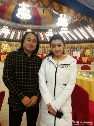 孙传海生活-去年在书画春晚录制后台与古筝名星许梦相遇，许梦在春晚第一个节目上与央视主持人任志【图2】