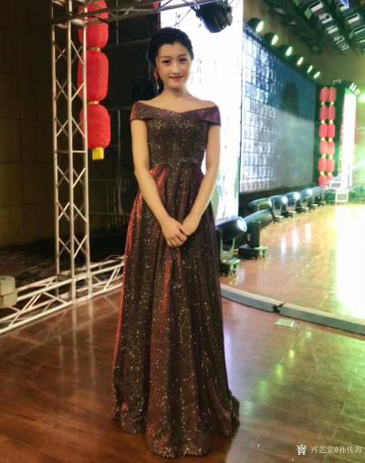 孙传海生活-去年在书画春晚录制后台与古筝名星许梦相遇，许梦在春晚第一个节目上与央视主持人任志【图4】