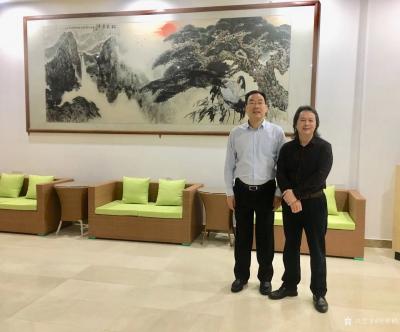 叶仲桥生活-3月16日陪同广东汉莎画院老板福哥到市博物馆和艺术馆贵宾厅由我画的二幅作品，老板【图1】