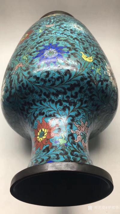 罗邵华收藏-晚清仿明代铜胎掐丝珐琅缠枝莲纹花瓶，大明景泰寄托款，高40厘米。【图3】