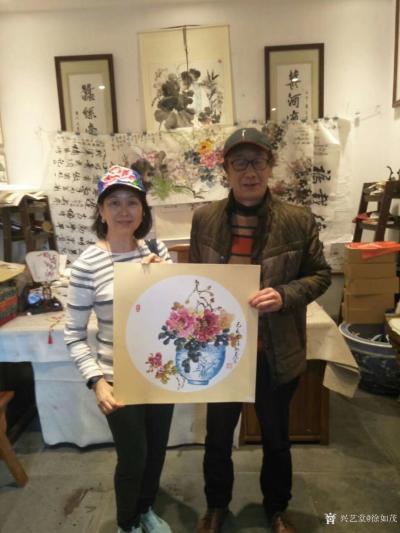 徐如茂收藏-马来西亚一行美女见了葡萄想解渴。阳春三月，游客渐增，昨日马来西亚一行美女观看我画【图3】