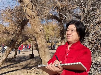 马培童日记-行万里路之六，胡扬～三千年的守候。去年到了内蒙胡扬林景区写生采风 ，大漠英雄树，【图1】