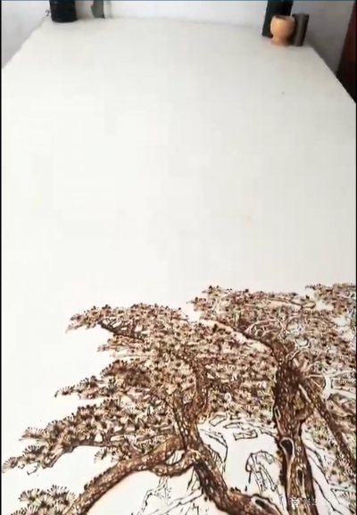 孙传海日记-扬州收藏家徐丹成道士定制收藏的八尺(244x122厘米)烙画《武当勝境》正在烙制【图4】