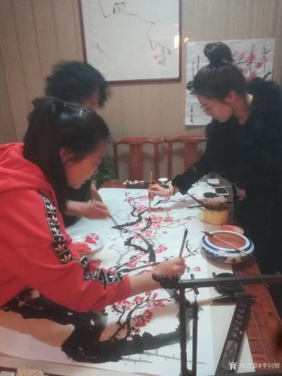 李同辉收藏-巾国风彩，陇上墨人花鸟家庭培训班，一家人一起创作红梅报春图《梅开五福》《墙角数枝【图4】