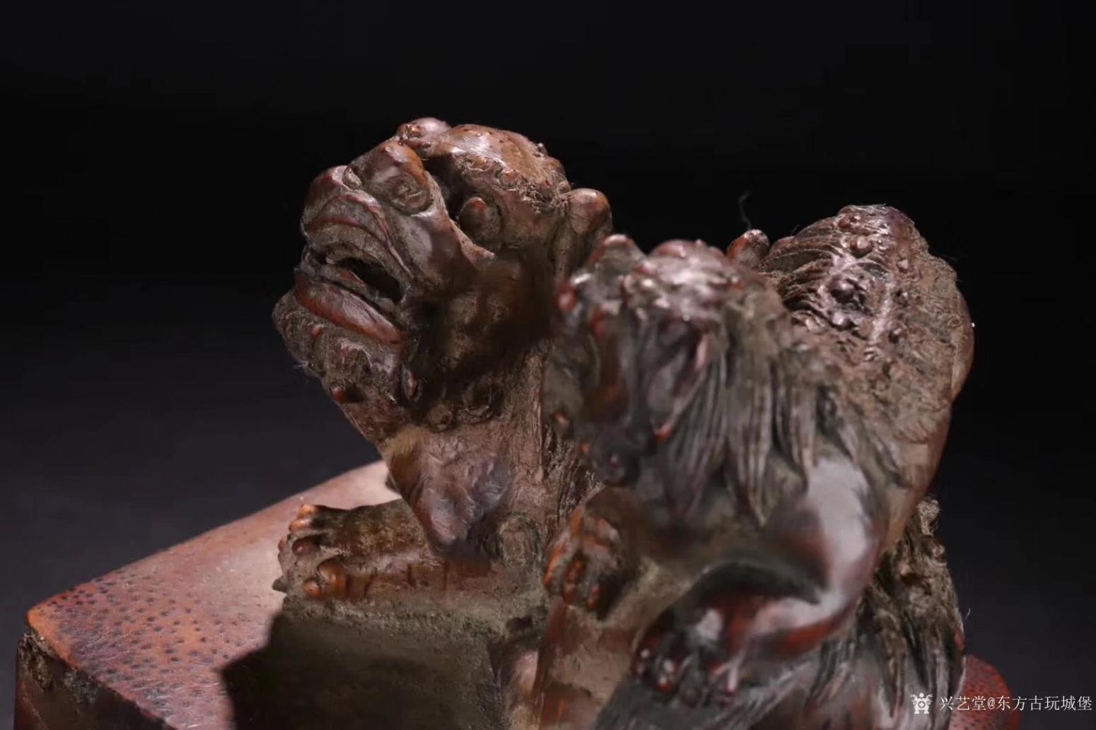 东方古玩城堡雕刻作品《竹雕印章-太狮少狮》【图2】