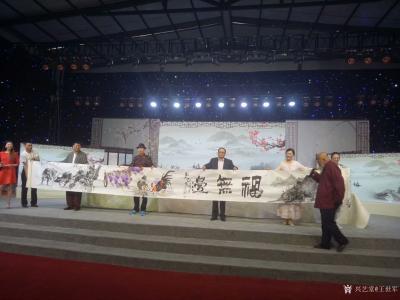 王世军生活-2019年5月4日应邀在京参加吉林卫视《聚星汇》栏目拍摄现场挥毫泼墨创作国画花鸟【图3】