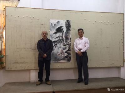 罗树辉收藏-国画苍松《道骨仙风》四尺竖幅作品与友结缘。
  5月7日上午，广东省建筑工程集【图1】