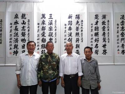 陈祖松生活-跨老心悦，健康梦圆。
七旬老人幸福合影。【图1】