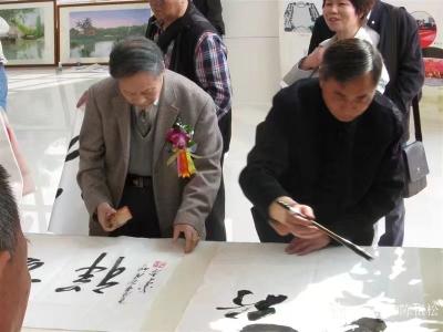 陈祖松生活-书法笔会现场挥毫。【图1】