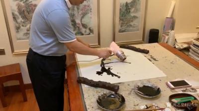 石广生日记-一幅电吹风吹出来的画《风筒吹得梅花开》，附装裱效果图，请欣赏：
第一道工序：用【图1】